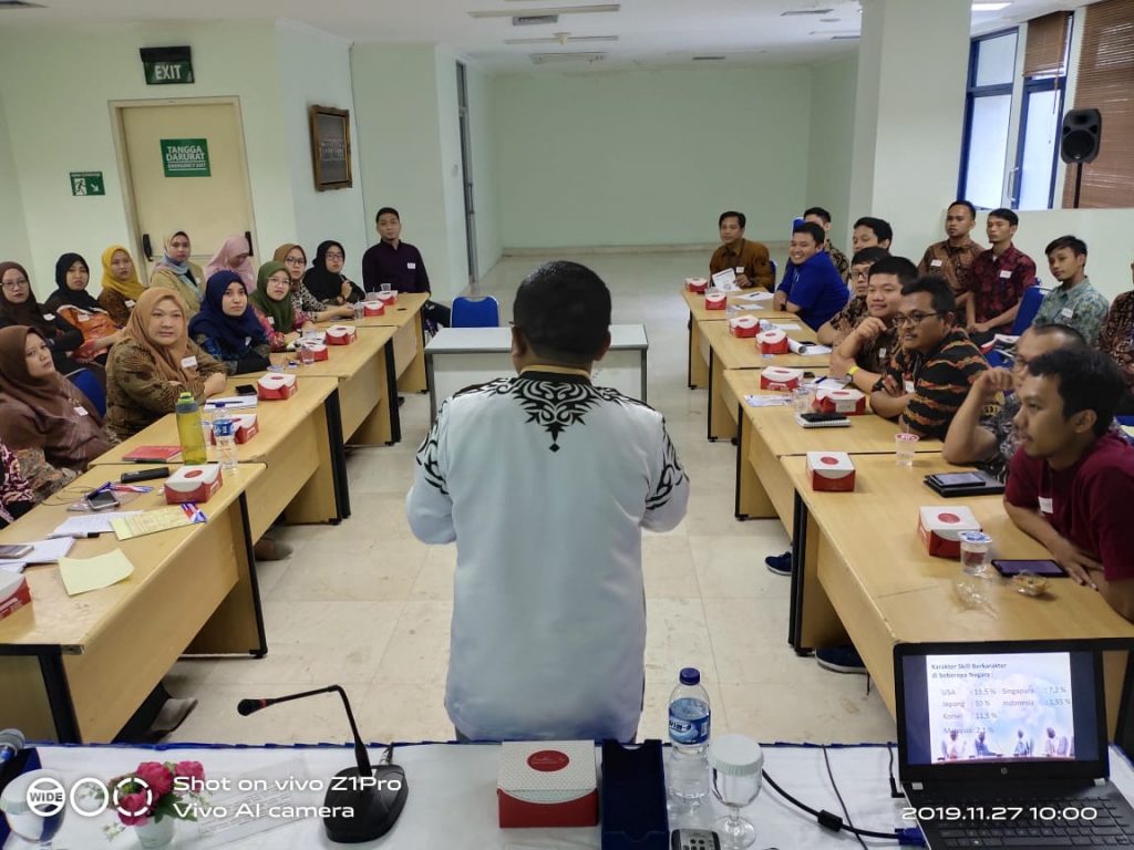 Pelatihan MC dan Protokol Universitas Al Azhar Indonesia | Inovasi